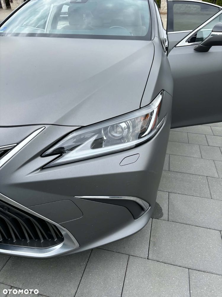 Lexus ES 300h Business Edition - 4