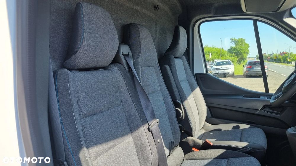 Nissan INTERSTAR - 32