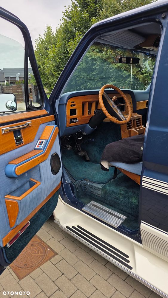 Ford Econoline - 7