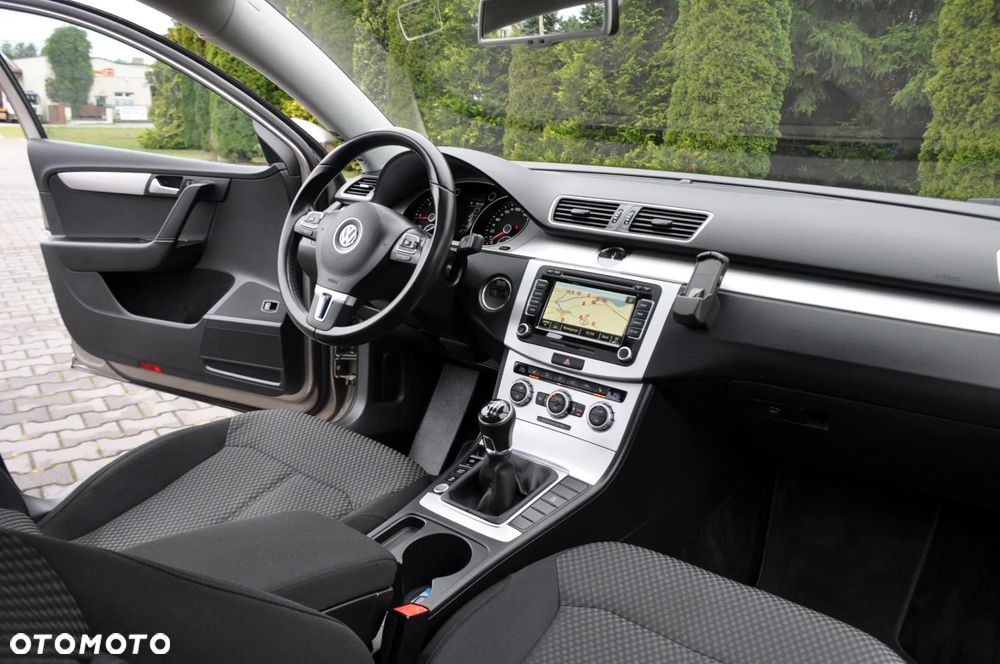 Volkswagen Passat Variant 1.6 TDI BlueMotion - 25