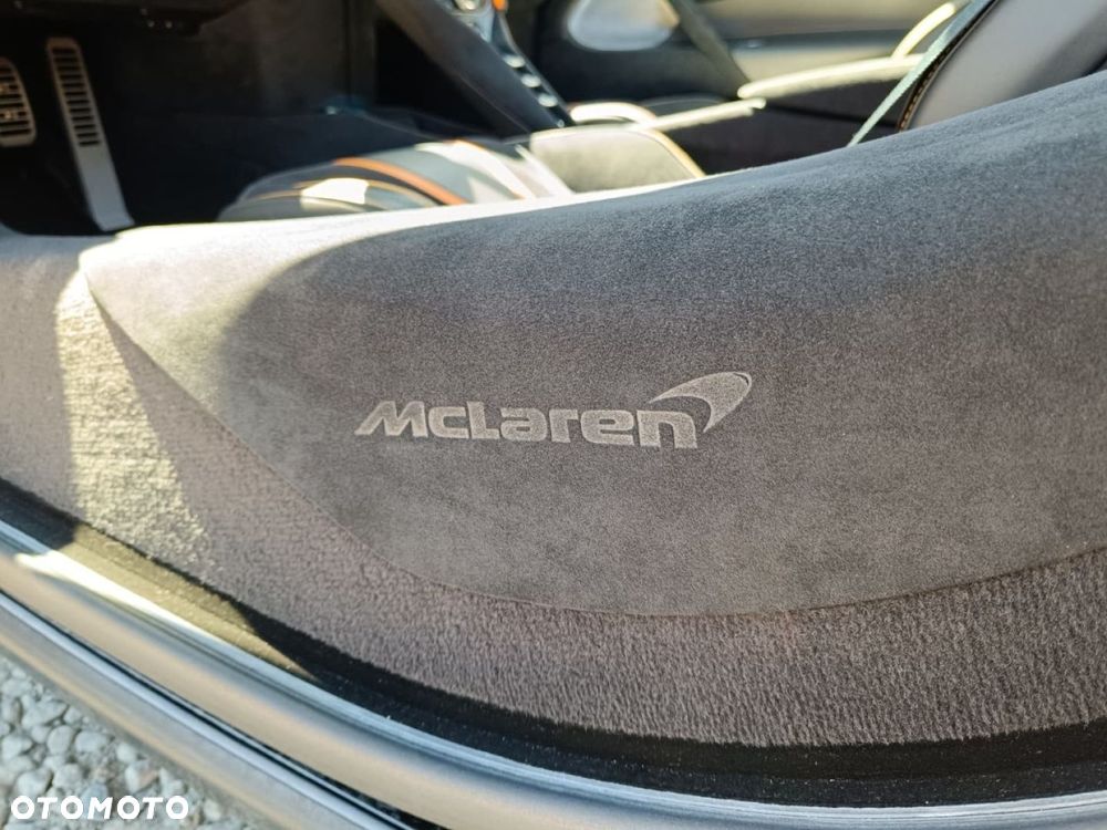 McLaren 720S Coupe - 35