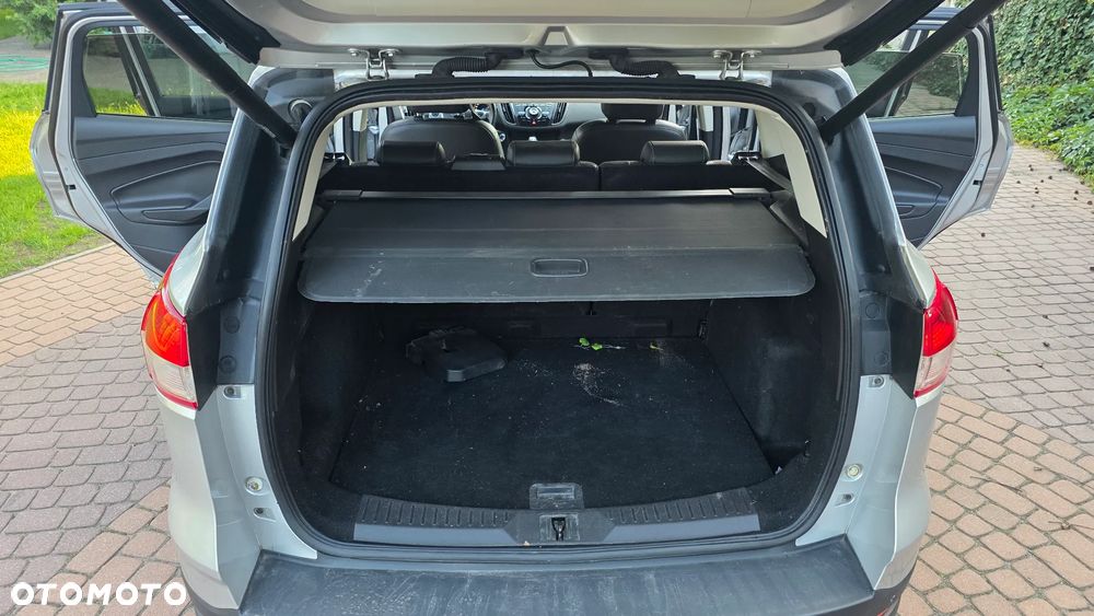 Ford Kuga 1.6 EcoBoost 4x4 Titanium - 36