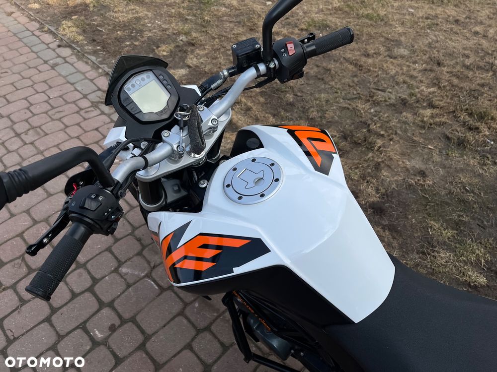 KTM Duke - 17