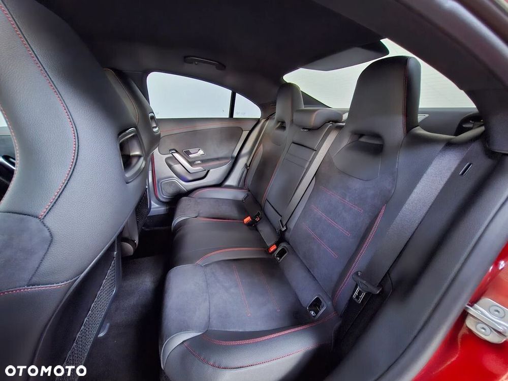 Mercedes-Benz CLA 220 4-Matic AMG Line 7G-DCT - 12