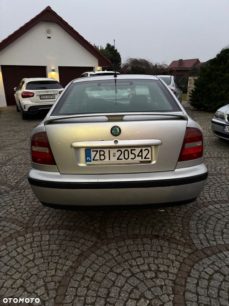Skoda Octavia 1.6 GLX - 6