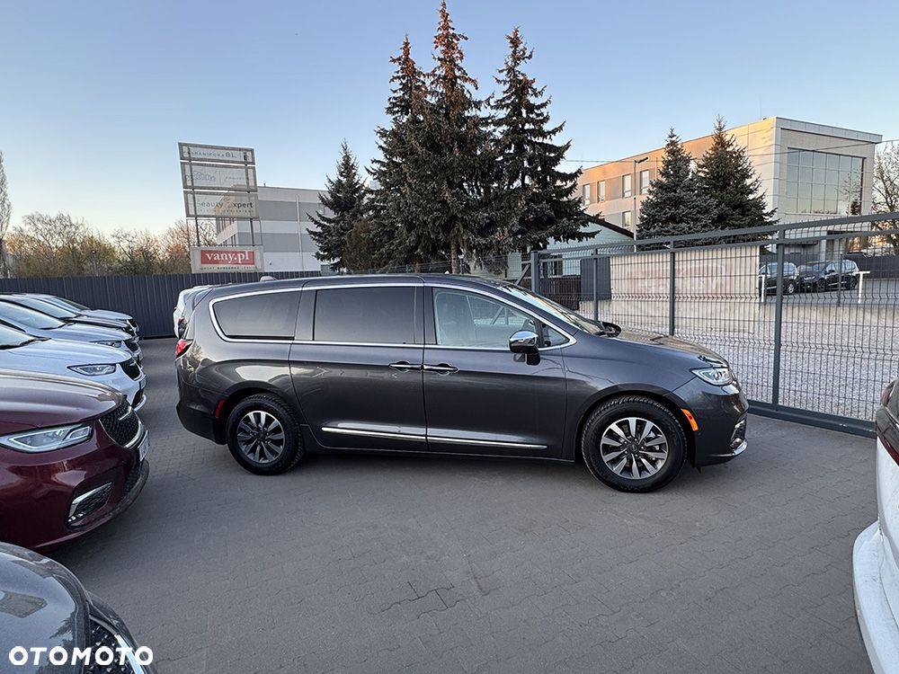 Chrysler Pacifica - 4