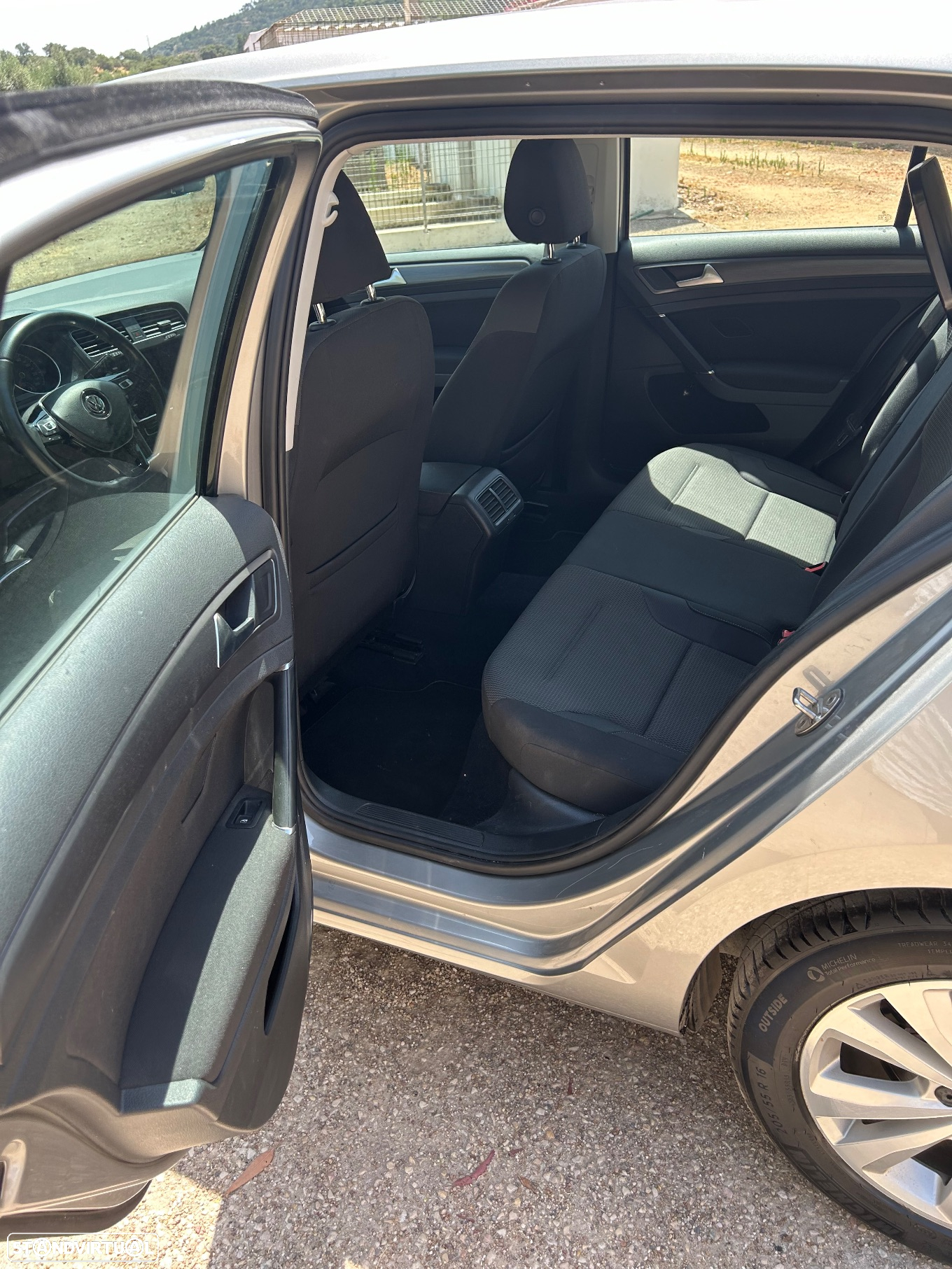 VW Golf 1.6 TDI Confortline DSG - 10