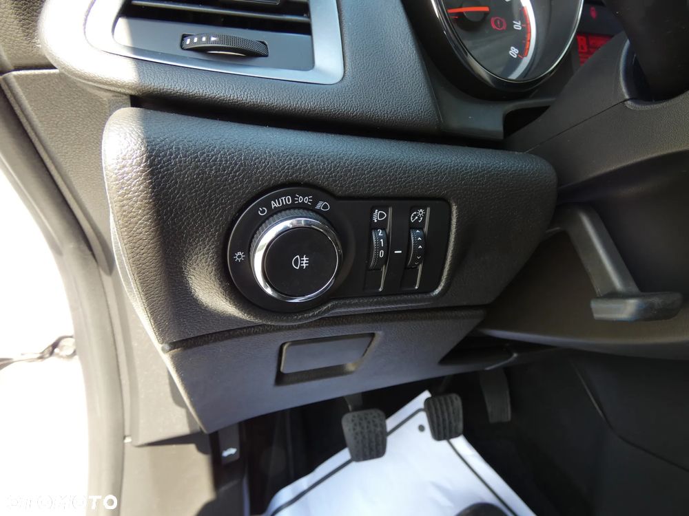 Opel Astra 1.6 Active EU6 - 19
