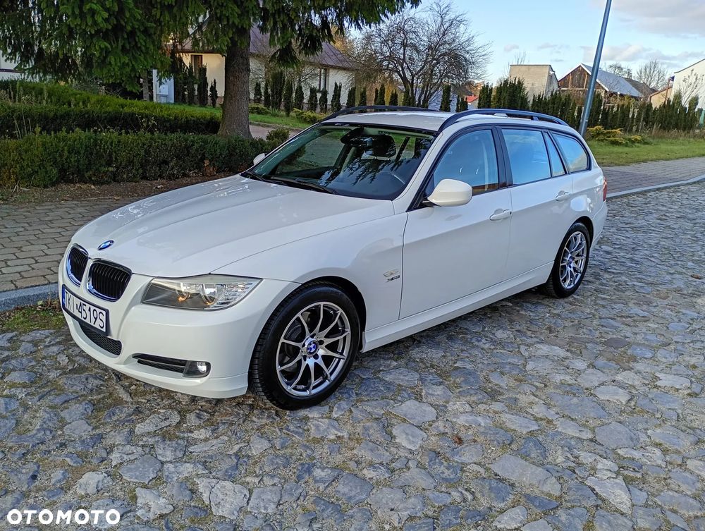 BMW Seria 3 320d xDrive DPF Touring - 9