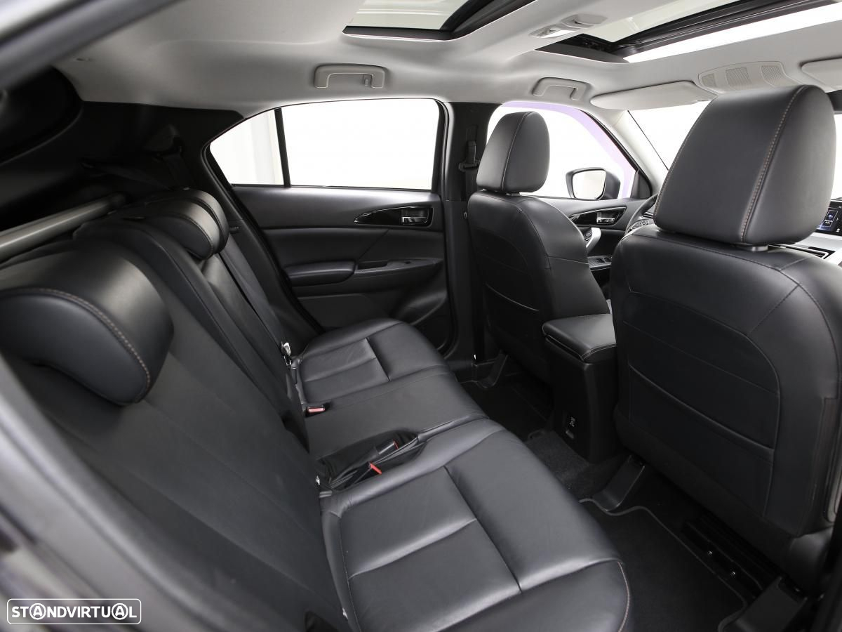 Mitsubishi Eclipse Cross - 12