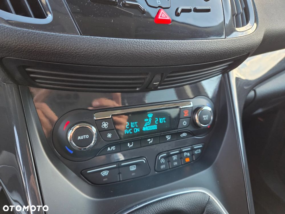 Ford Kuga 1.6 EcoBoost 2x4 Titanium - 17