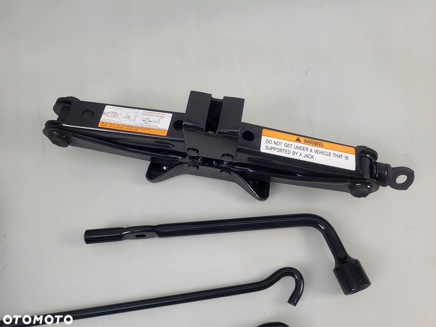 zestaw narzędzi naprawczy lewarek klucz ucho SSANGYONG TIVOLI 09140-35000 - 6
