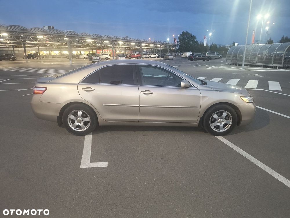 Toyota Camry - 3