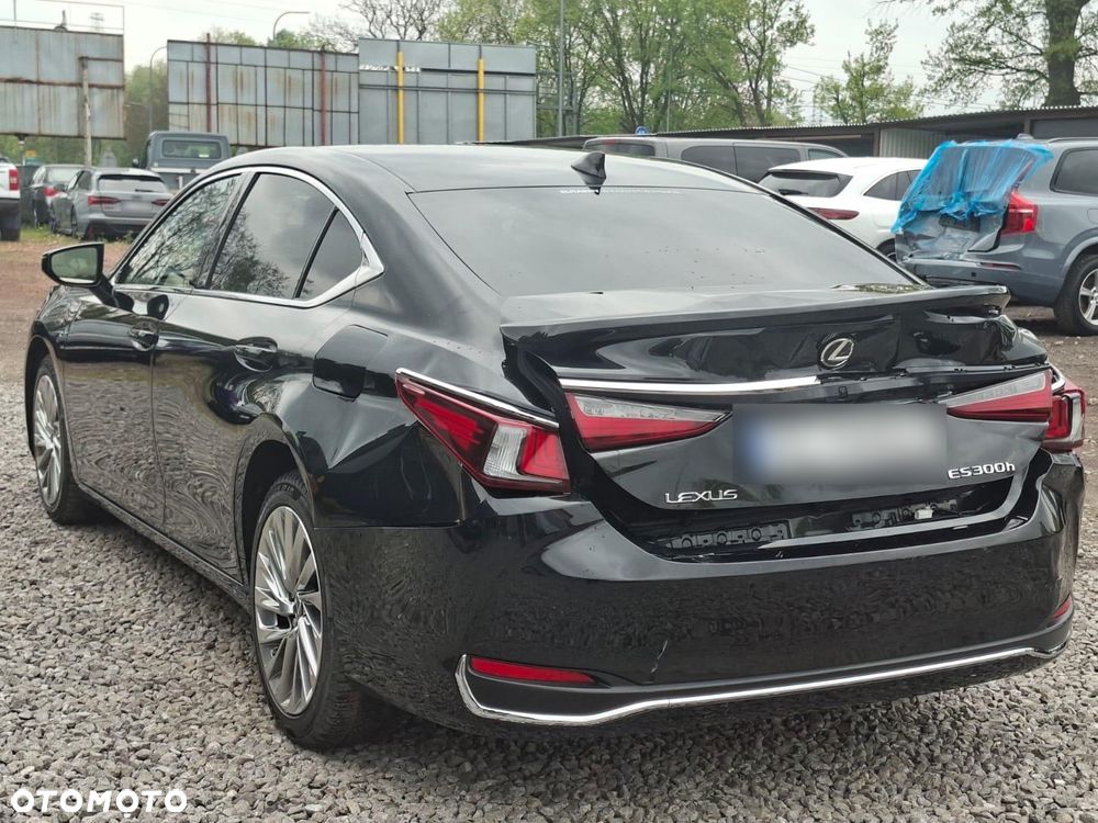 Lexus ES 300h Omotenashi - 13