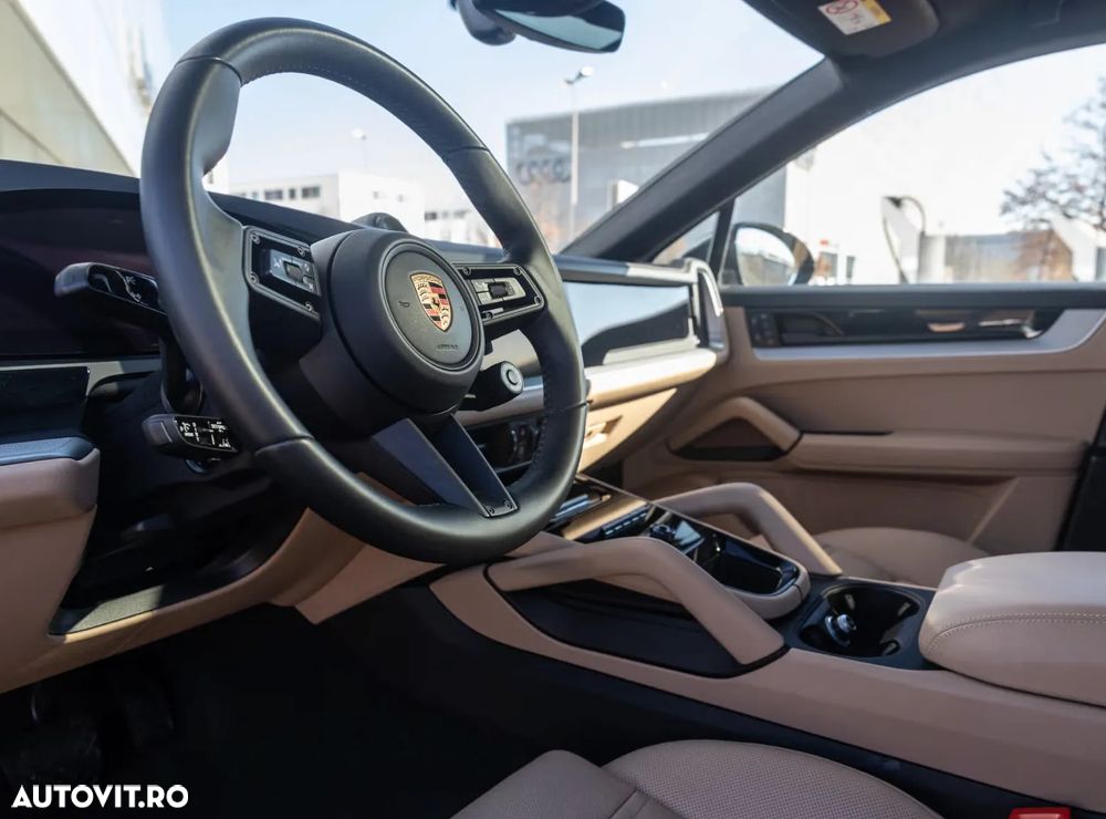 Porsche Cayenne Coupe E-Hybrid - 7