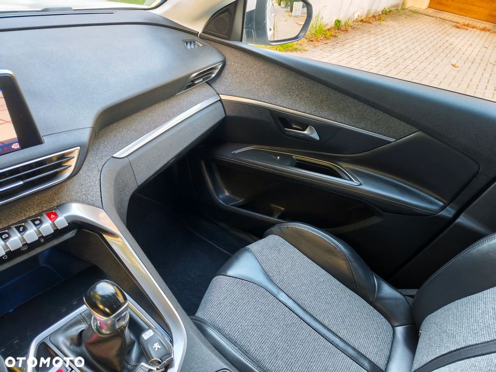 Peugeot 3008 PureTech 130 Stop & Start GPF Allure - 29
