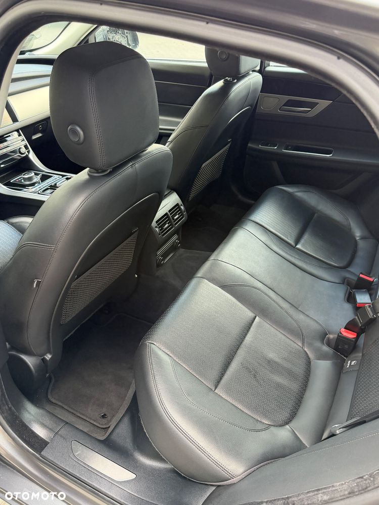 Jaguar XF 2.0 i4D Portfolio - 11