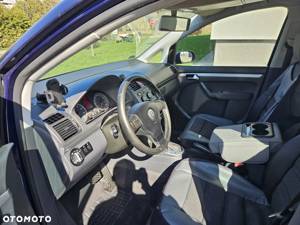 Volkswagen Touran - 8