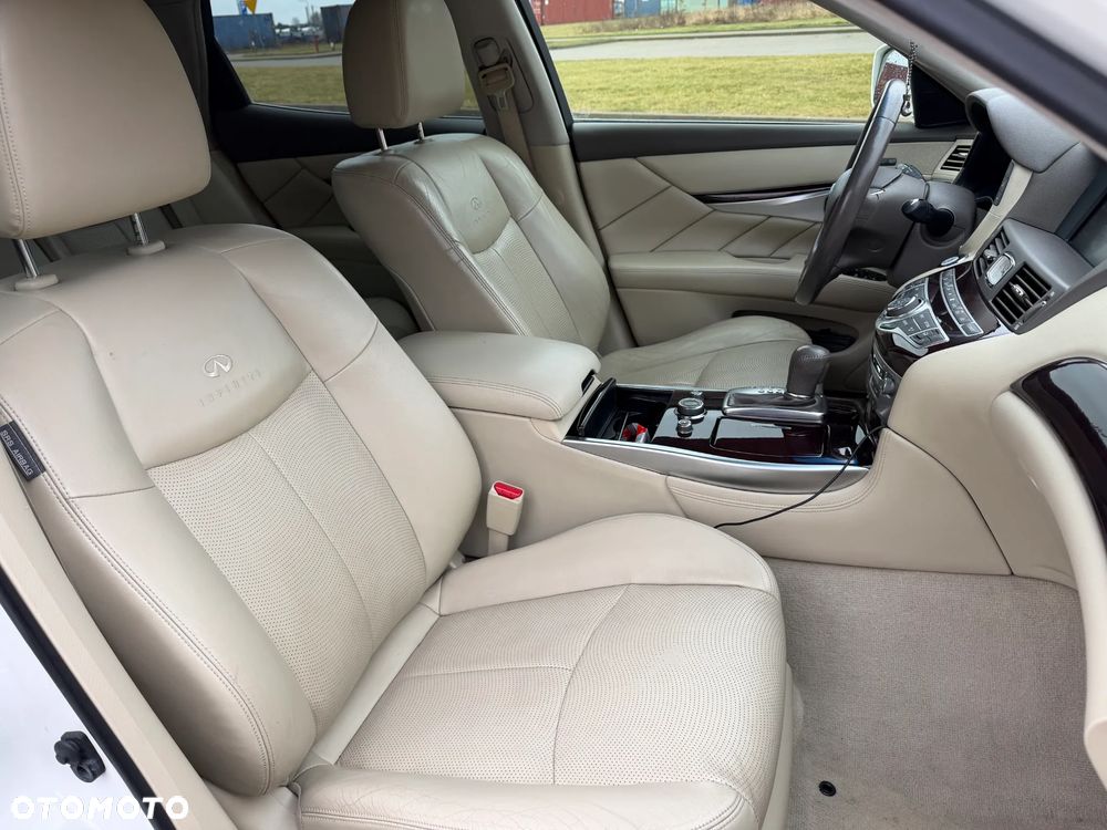 Infiniti M - 17