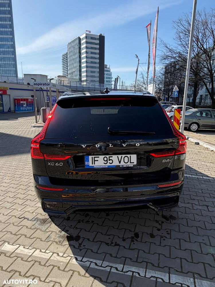 Volvo XC 60 B4 MHEV AT AWD Ultimate Dark - 11