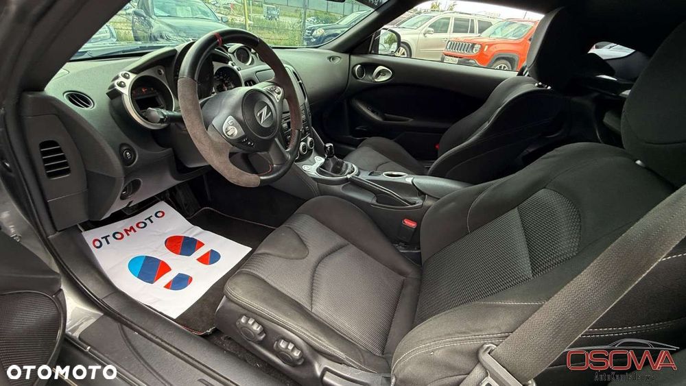 Nissan 370 Z - 28