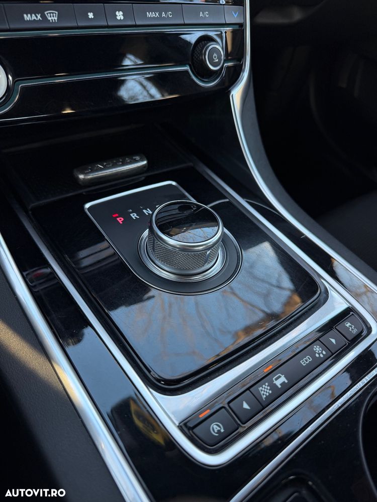 Jaguar XE 20d Aut. R-Sport - 14