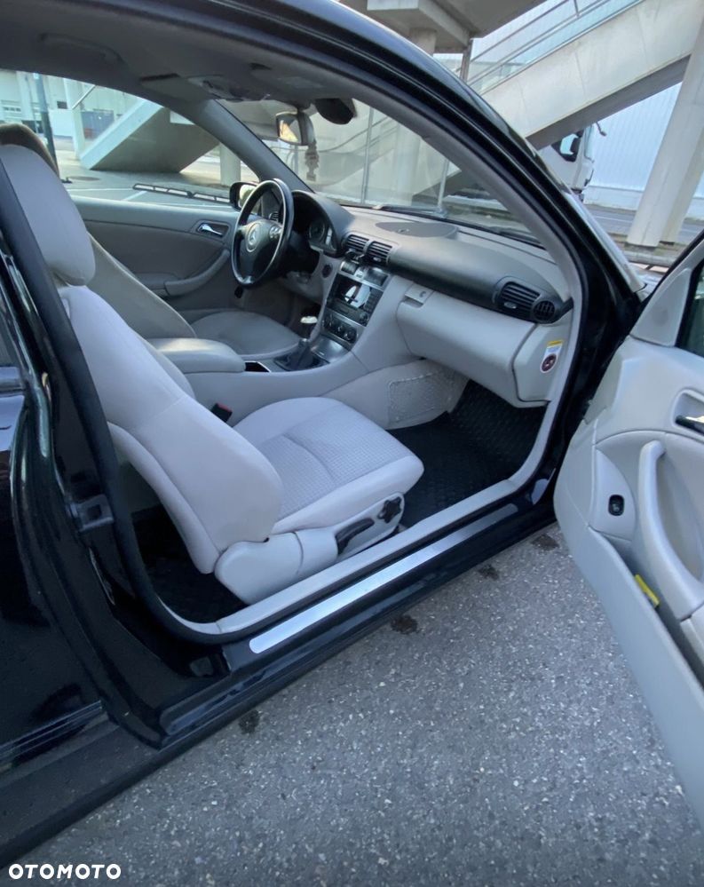 Mercedes-Benz Klasa C 180 T Kompressor Classic - 14