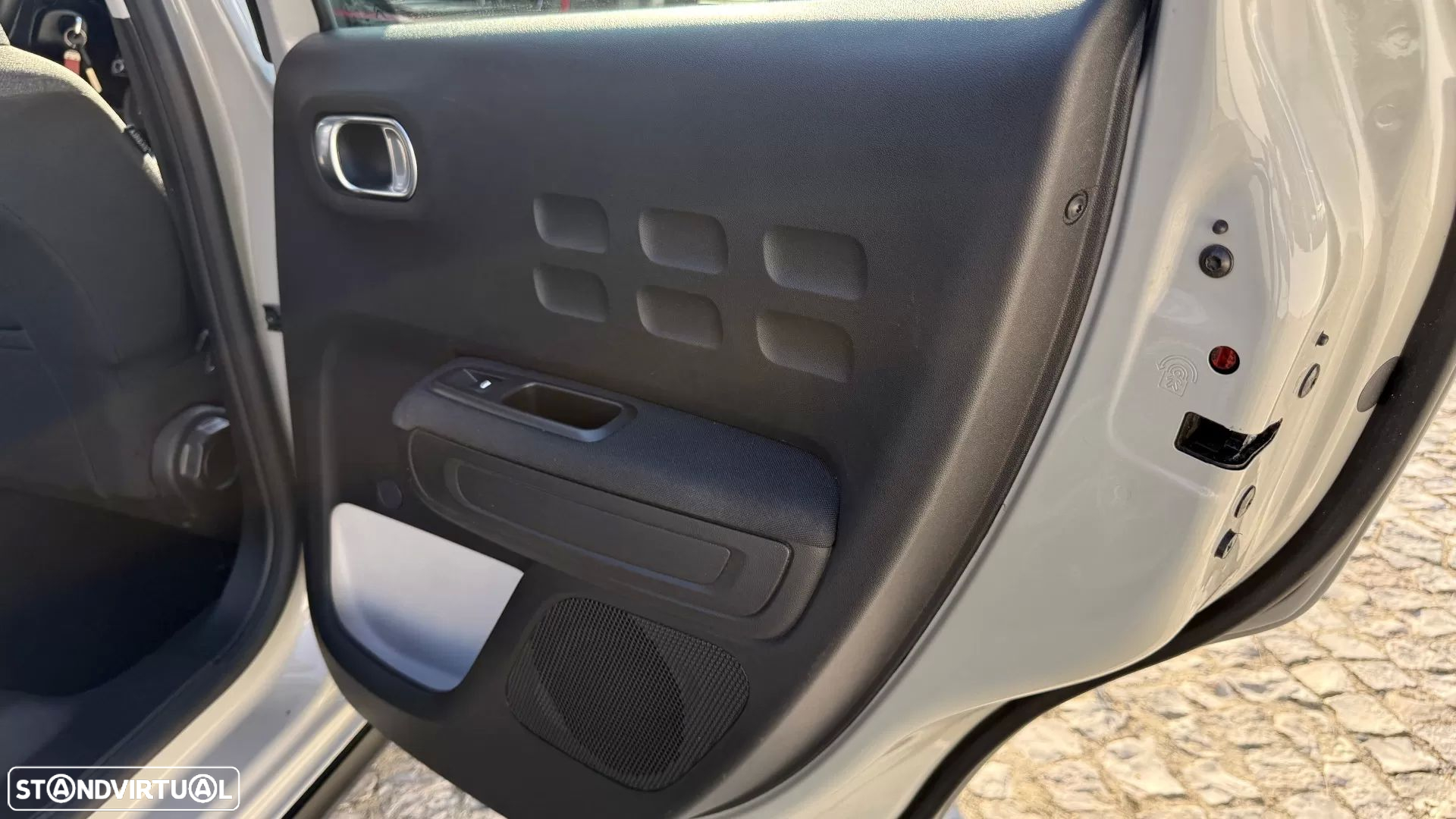 Citroën C3 1.2 PureTech Shine EAT6 - 52