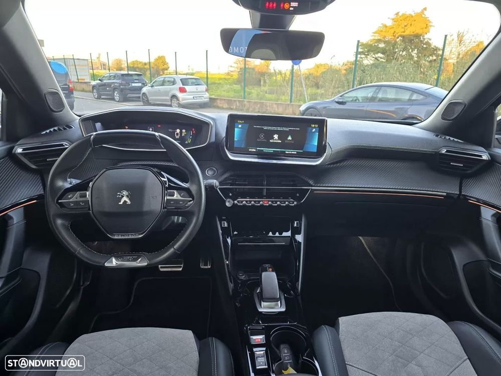 Peugeot e-2008 50 kWh GT - 8