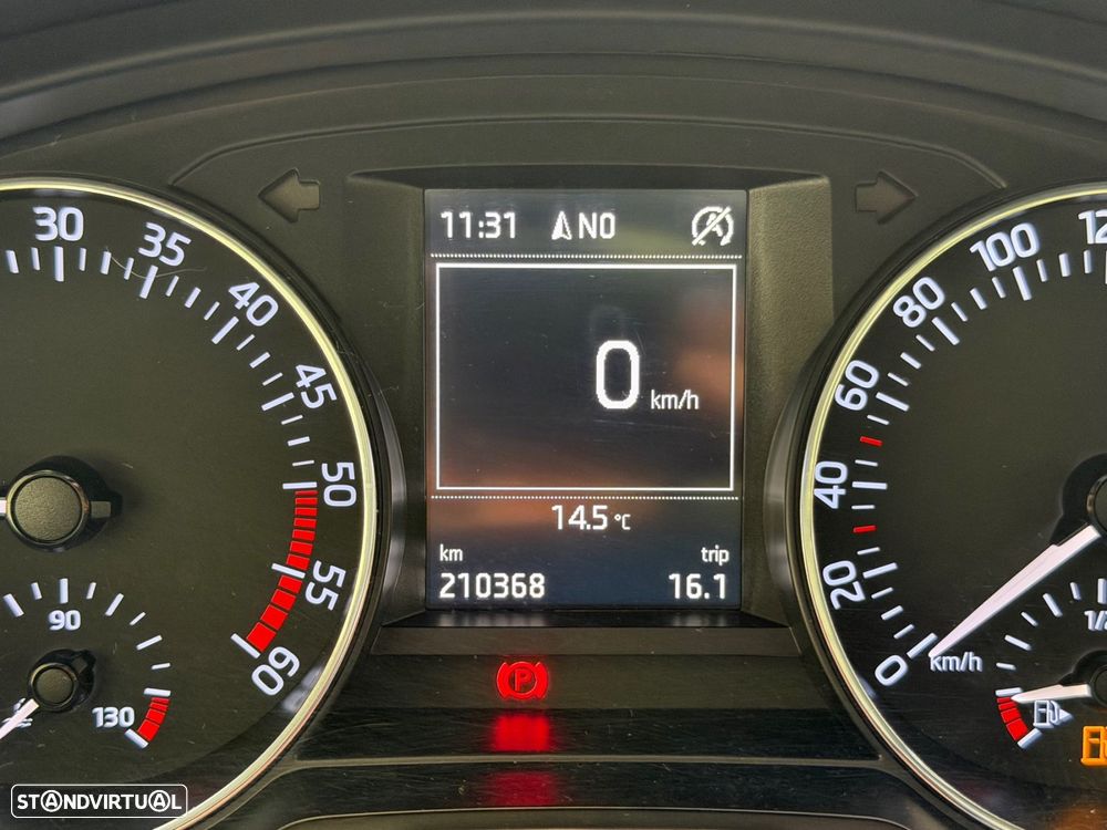 Skoda Rapid Spaceback 1.4 TDI DSG Style - 40