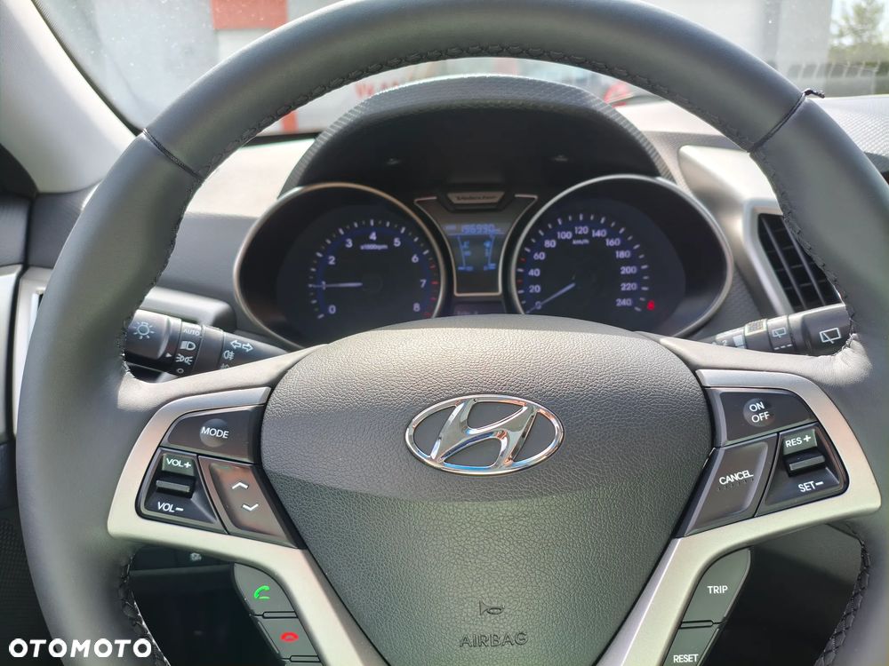 Hyundai Veloster 1.6 Premium - 22