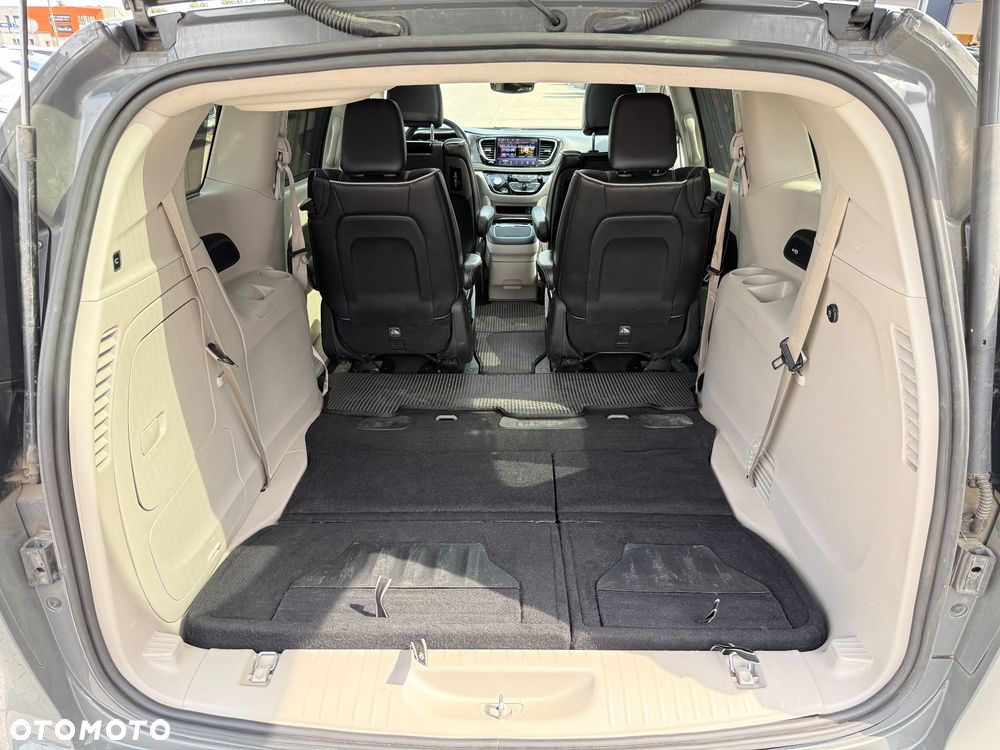 Chrysler Pacifica - 30