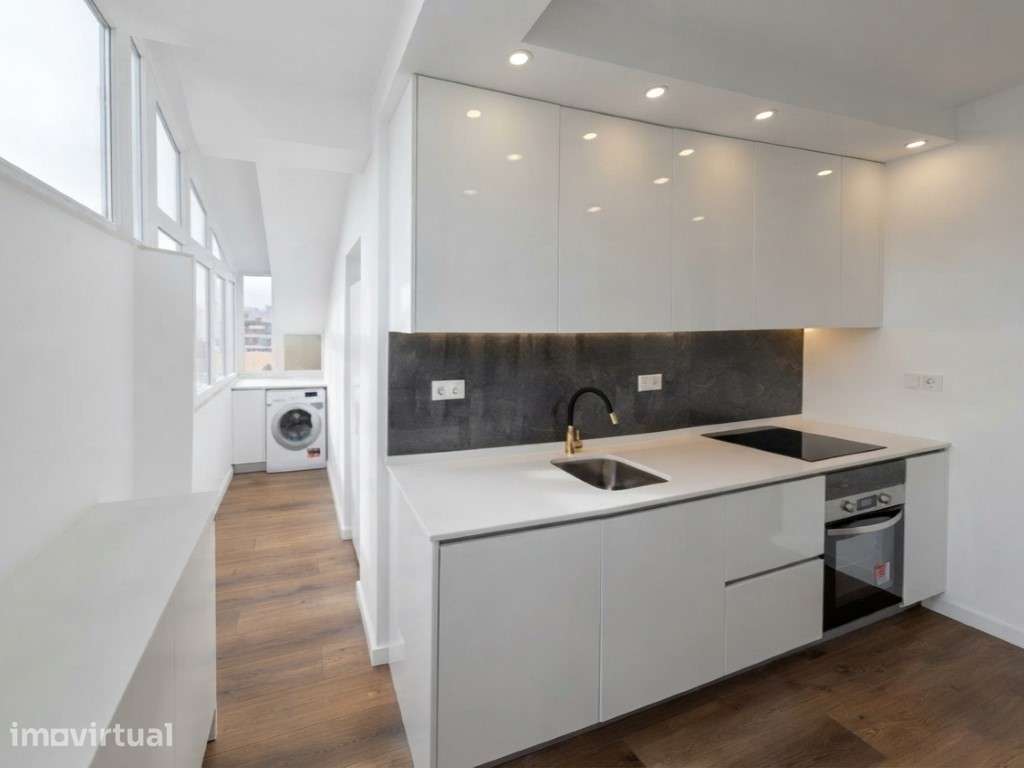 T2 Totalmente Remodelado | Excelente Localização na Amadora - Grande imagem: 5/30