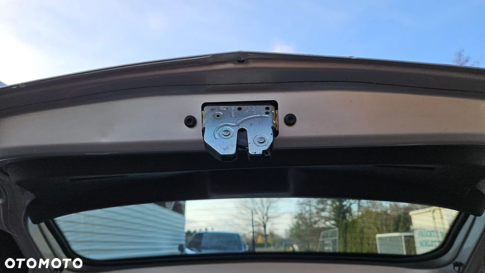 Opel Corsa 1.2 16V Enjoy - 9