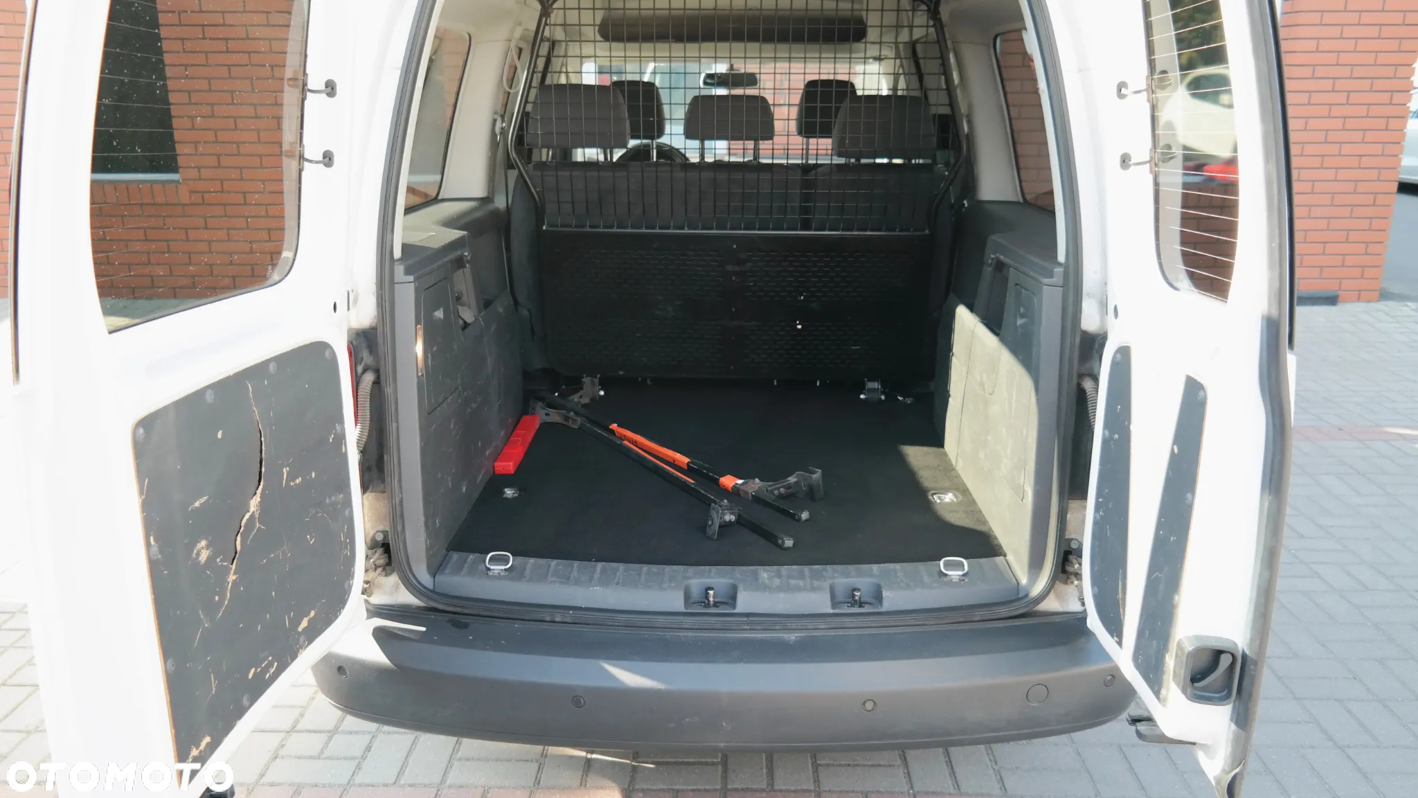 Volkswagen Caddy 2.0 TDI Comfortline DSG - 5