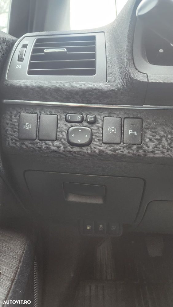 Toyota Avensis 2.2 D-4D Luxury - 13