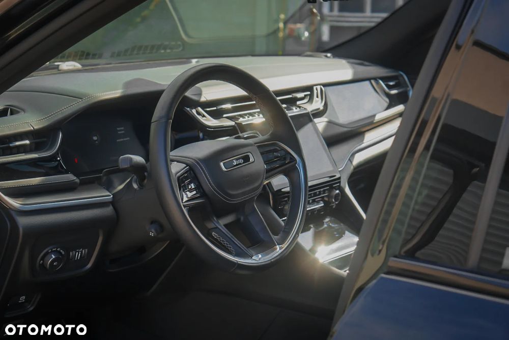 Jeep Grand Cherokee - 11