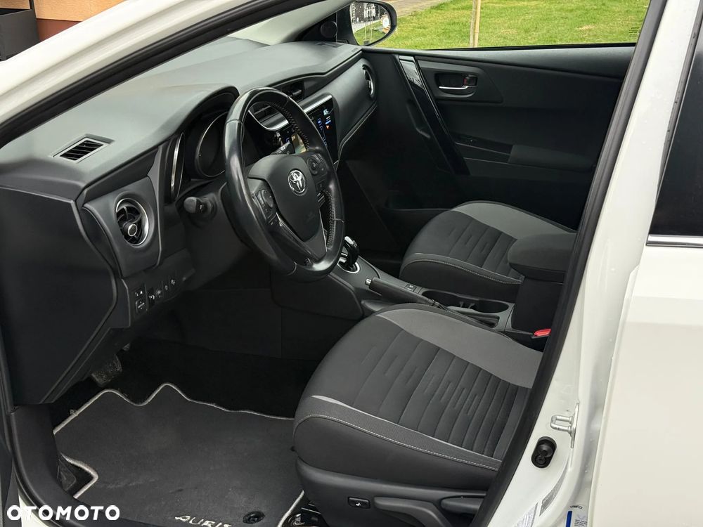 Toyota Auris - 11