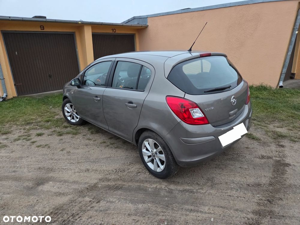 Opel Corsa 1.2 16V Cosmo - 4