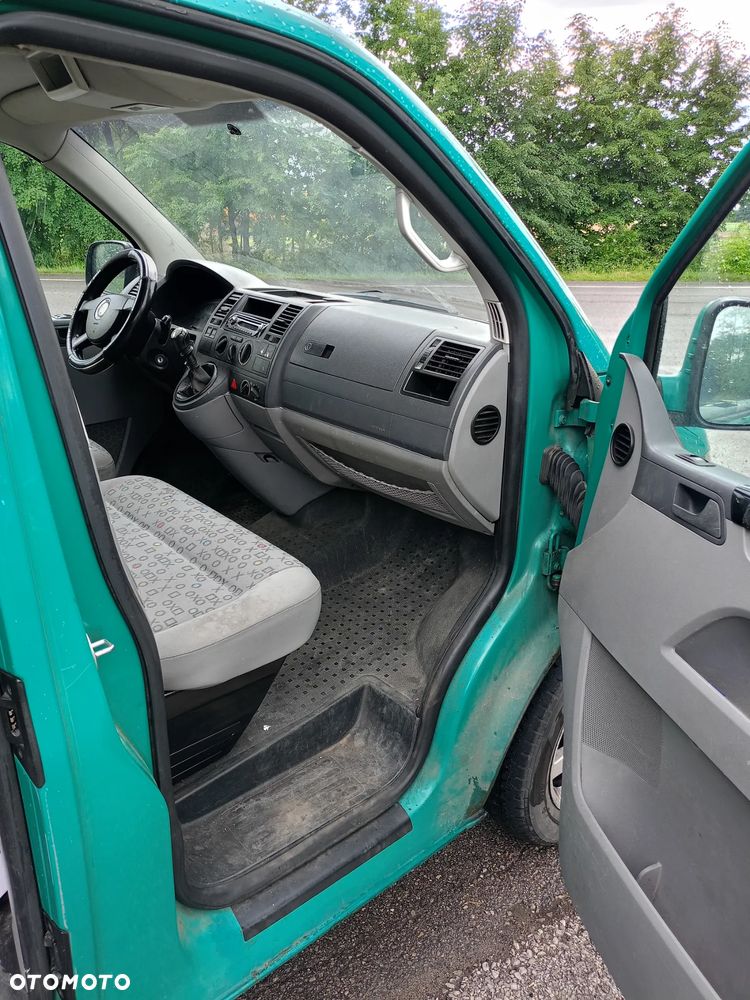 Volkswagen Caravelle - 9