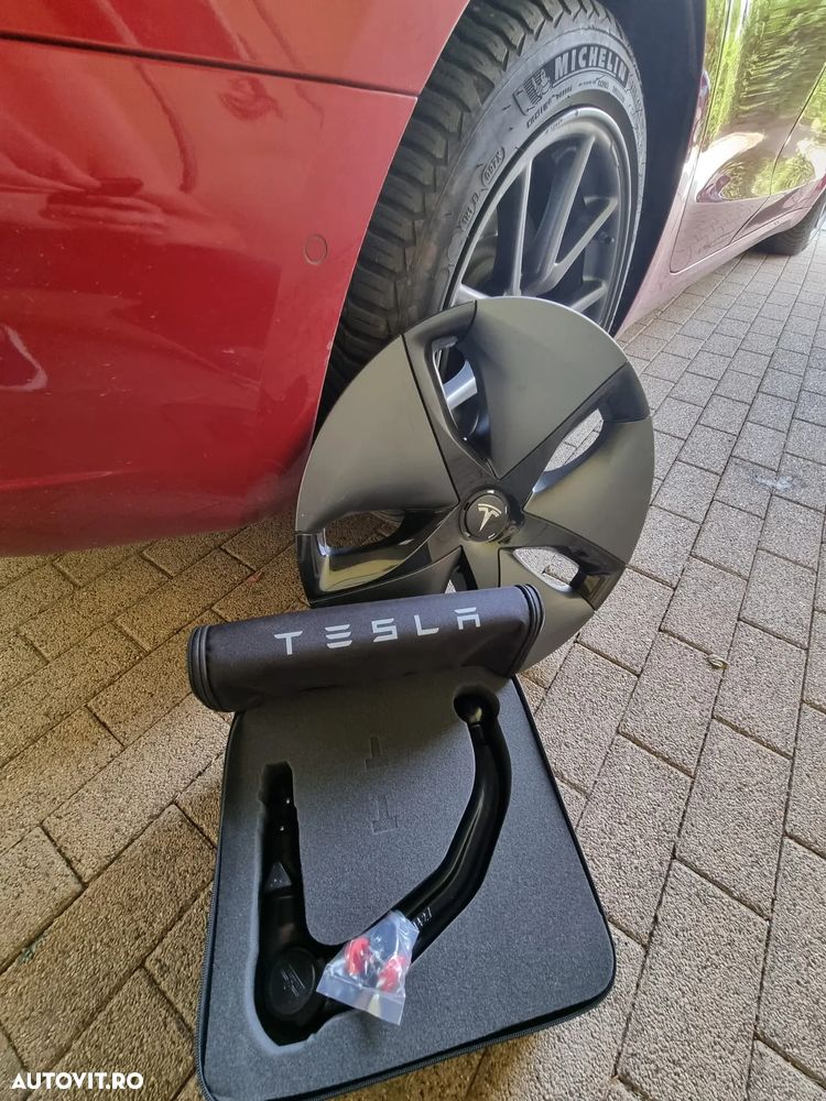 Tesla Model 3 - 3