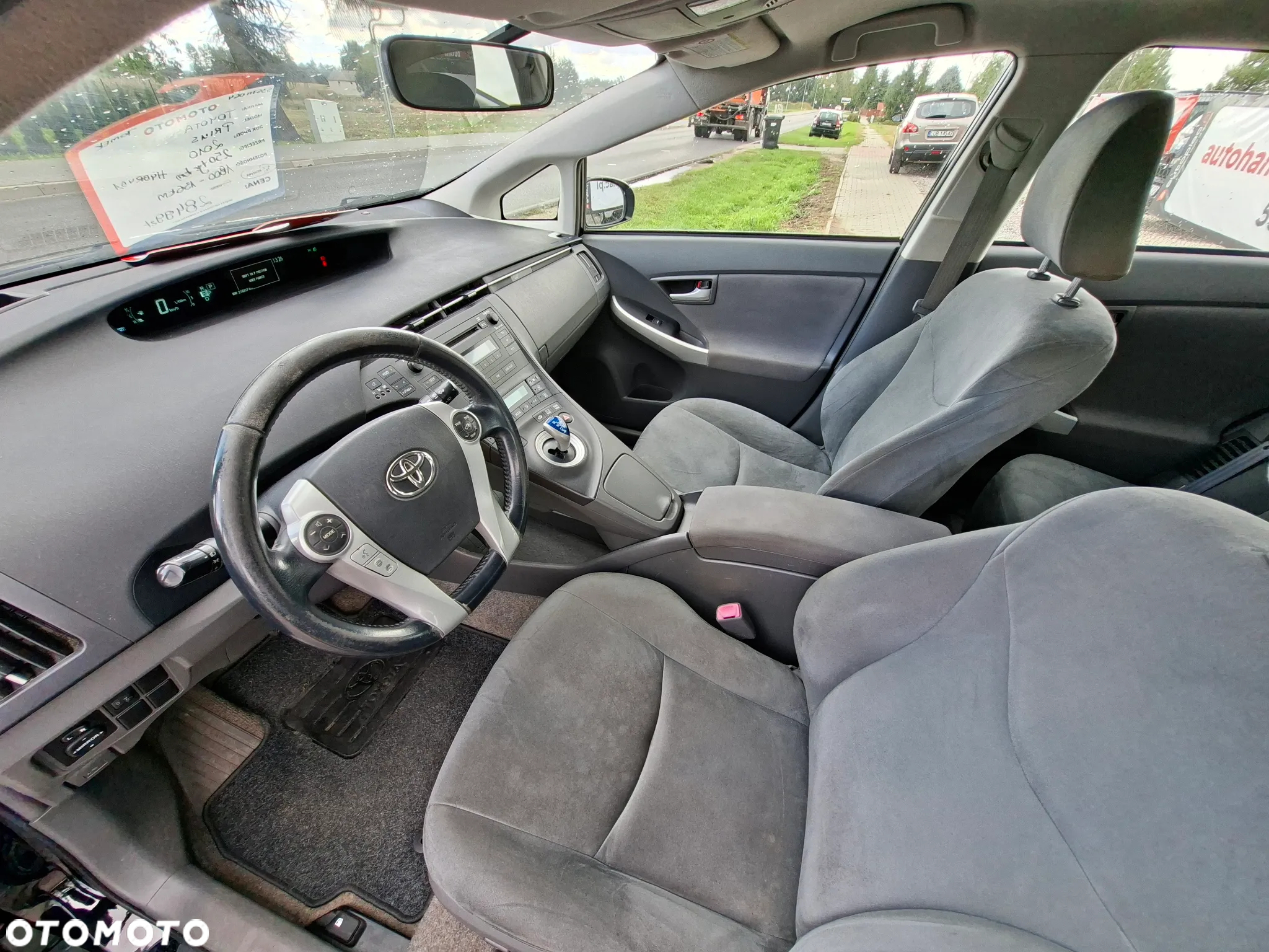 Toyota Prius 1.8 HSD Life - 11