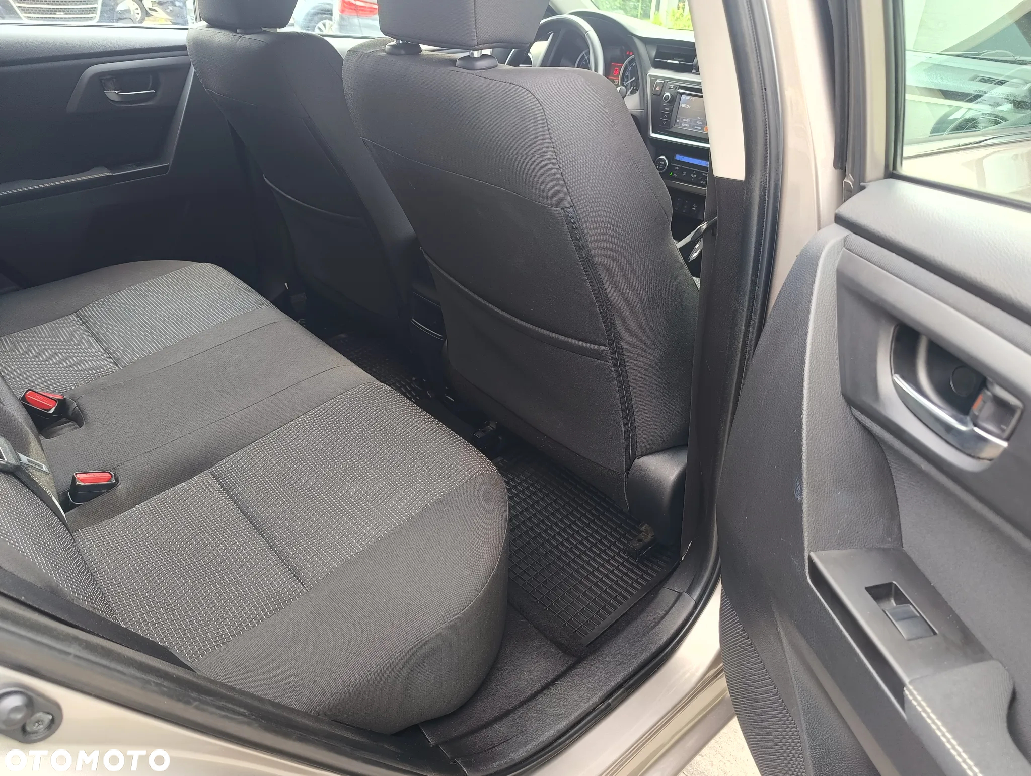 Toyota Auris 1.6 Premium - 13