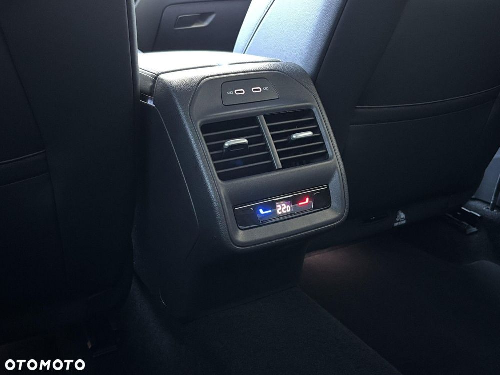 Volkswagen Passat Variant 2.0 TDI SCR 4Mot R-Line DSG - 23