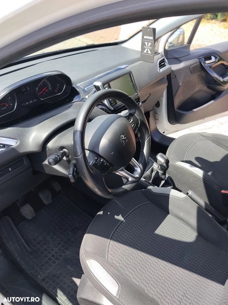 PEUGEOT 208 2015 — imagine 9