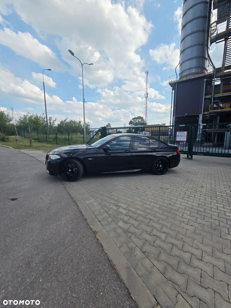 BMW Seria 5 550i Sport-Aut - 11