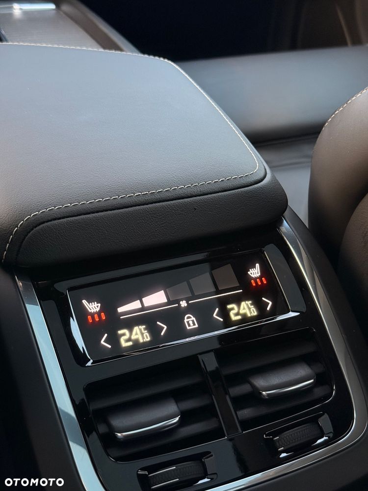 Volvo XC 60 B4 D Plus Dark - 18