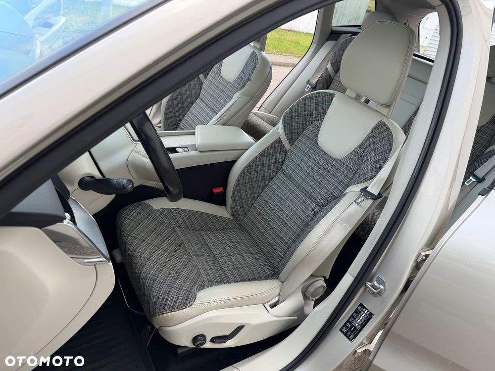 Volvo XC 60 D4 AWD Momentum - 21