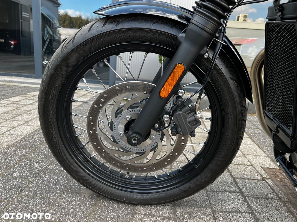 Triumph Bonneville Bobber - 7