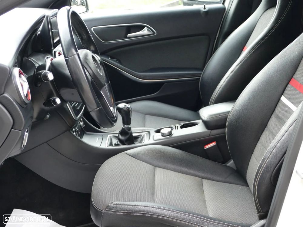 Mercedes-Benz A 180 d AMG Line - 25